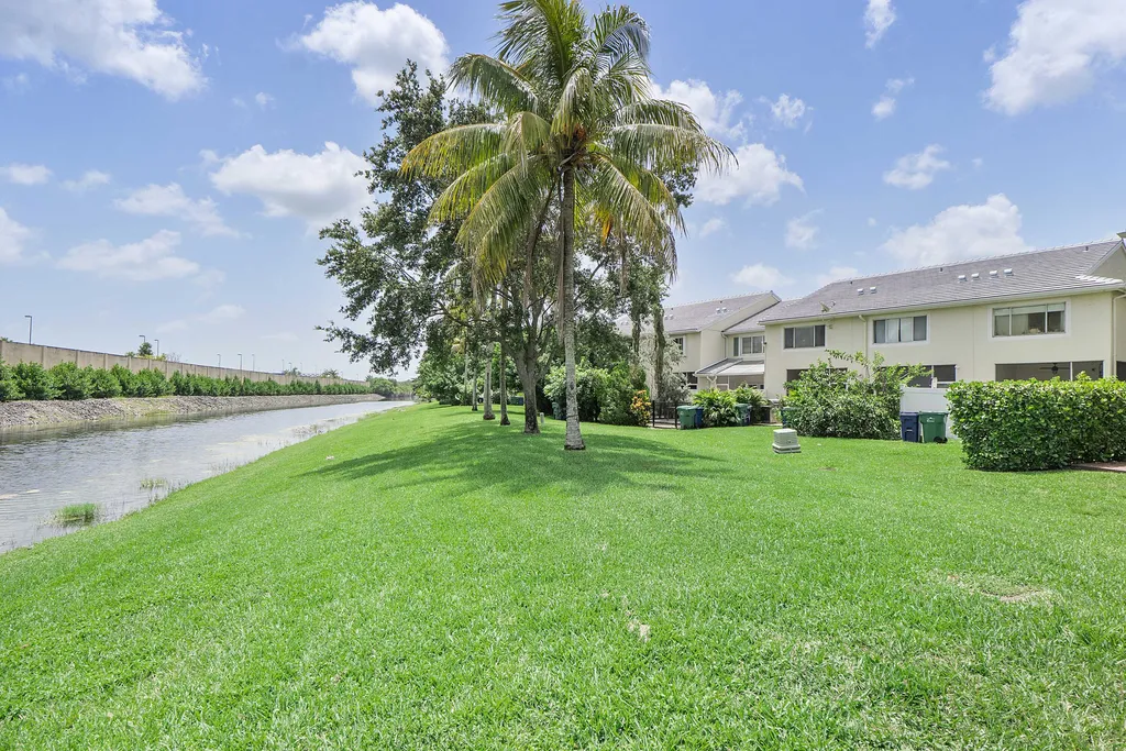 9905 NW 57th Manor Coral Springs FL 33076