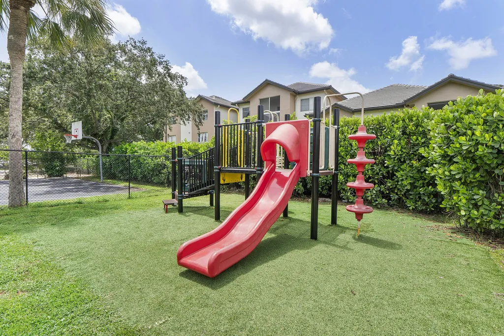 9905 NW 57th Manor Coral Springs FL 33076