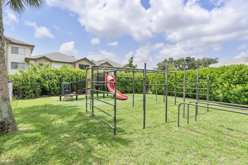 9905 NW 57th Manor Coral Springs FL 33076