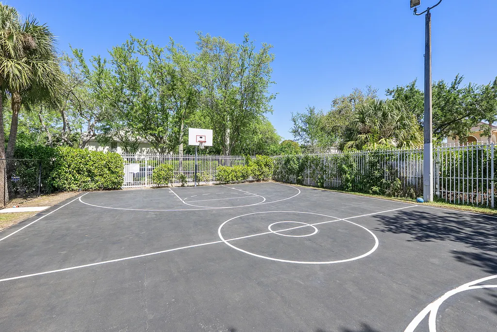 9905 NW 57th Manor Coral Springs FL 33076