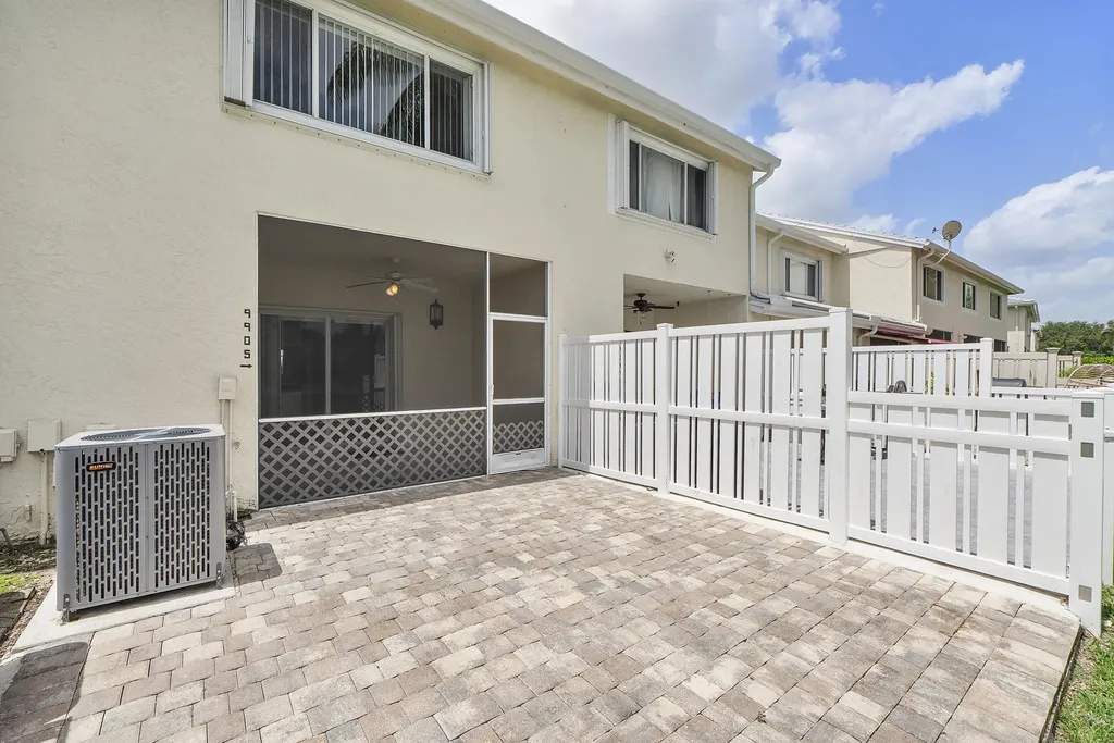 9905 NW 57th Manor Coral Springs FL 33076