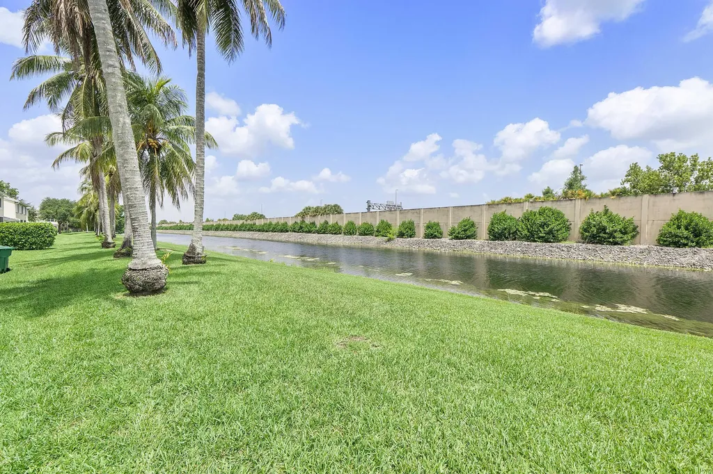 9905 NW 57th Manor Coral Springs FL 33076