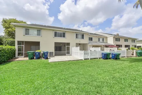 9905 NW 57th Manor Coral Springs FL 33076