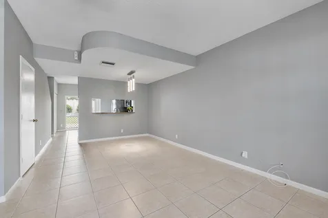 9905 NW 57th Manor Coral Springs FL 33076