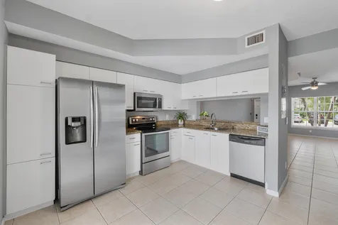 9905 NW 57th Manor Coral Springs FL 33076
