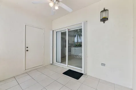 9905 NW 57th Manor Coral Springs FL 33076