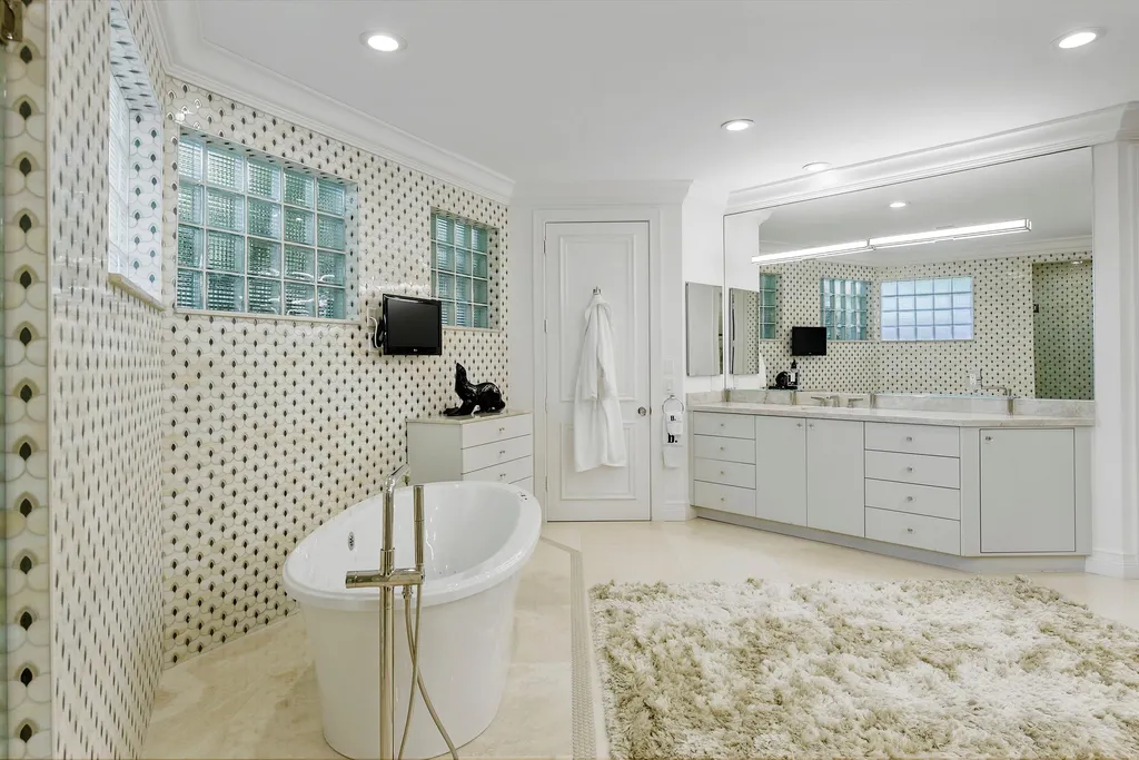 6949 Lake Estates Court Boca Raton FL 33496