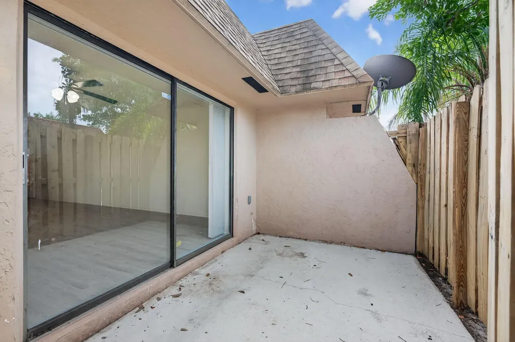 4983 NW 95th Avenue Sunrise FL 33351