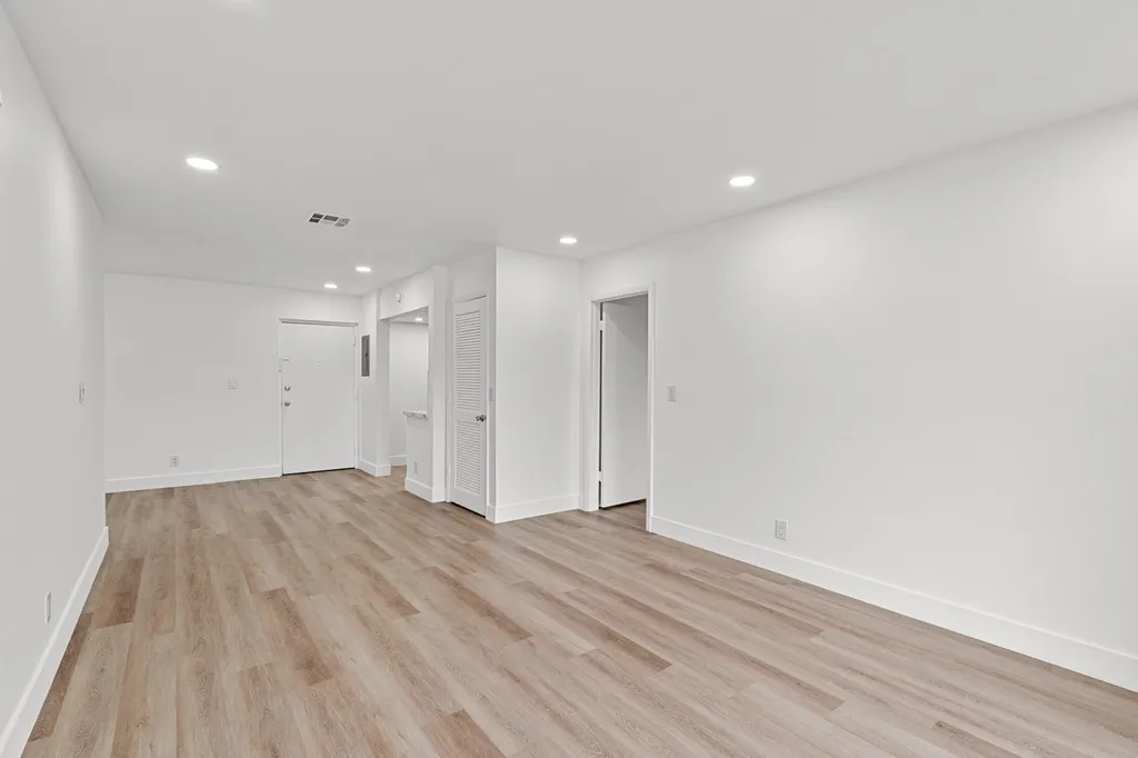 490 NW 20th Street Boca Raton FL 33431