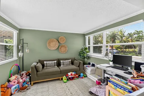 1446 W Perry Street Lantana FL 33462