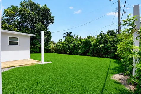 1446 W Perry Street Lantana FL 33462