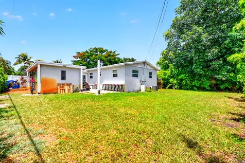 1446 W Perry Street Lantana FL 33462