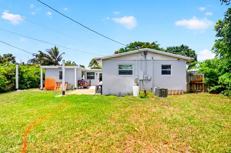 1446 W Perry Street Lantana FL 33462