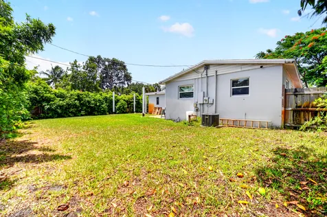 1446 W Perry Street Lantana FL 33462