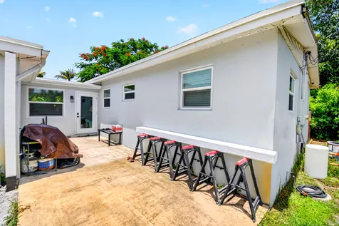 1446 W Perry Street Lantana FL 33462
