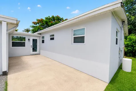 1446 W Perry Street Lantana FL 33462