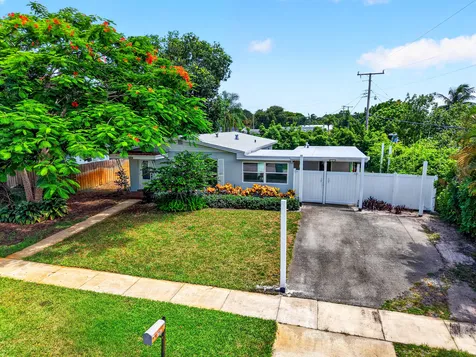 1446 W Perry Street Lantana FL 33462