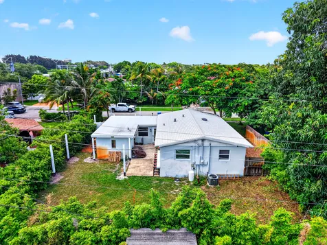 1446 W Perry Street Lantana FL 33462