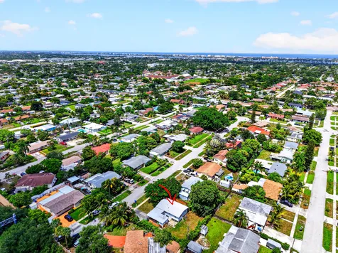 1446 W Perry Street Lantana FL 33462