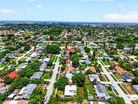 1446 W Perry Street Lantana FL 33462