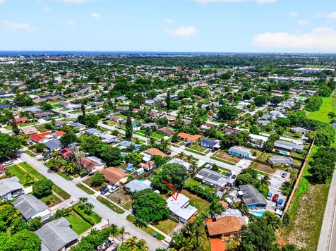 1446 W Perry Street Lantana FL 33462