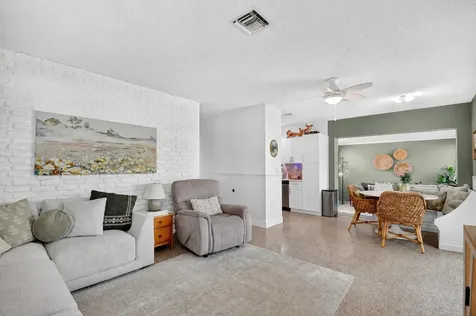 1446 W Perry Street Lantana FL 33462