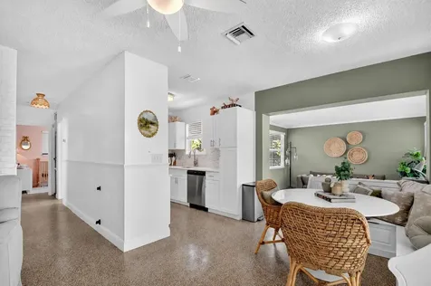 1446 W Perry Street Lantana FL 33462
