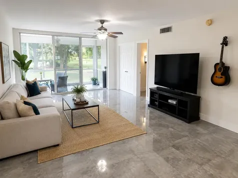 575 Oaks Lane Pompano Beach FL 33069