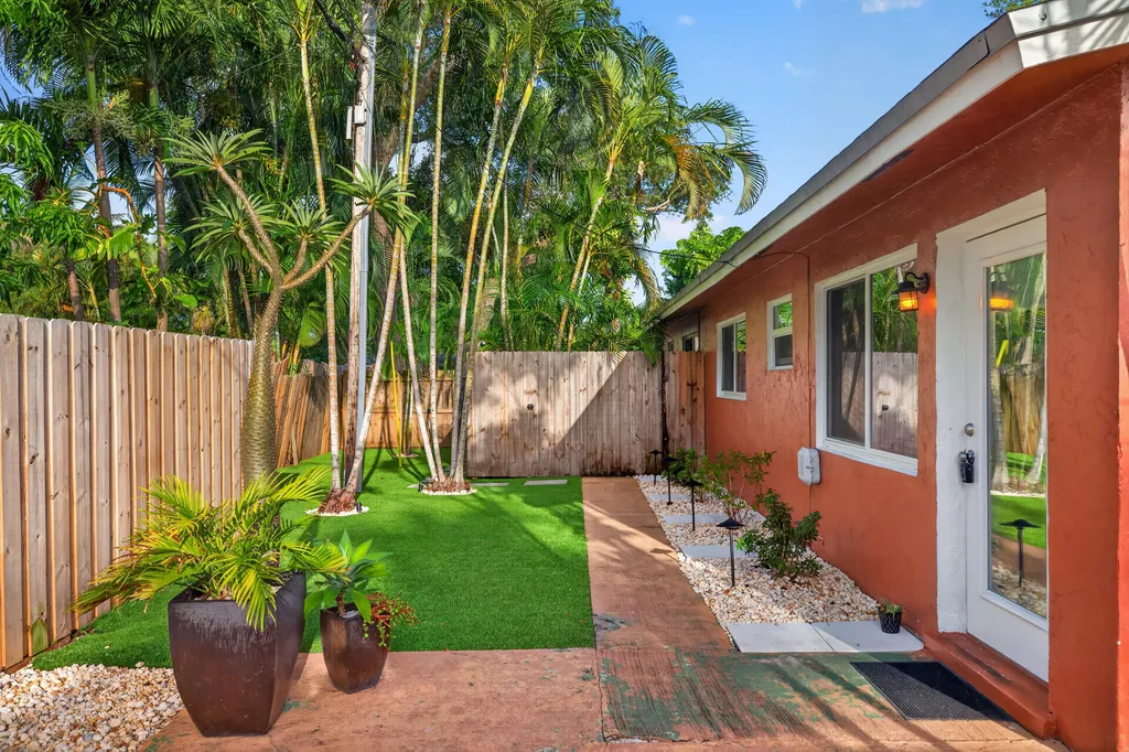 1720 NE 8th Avenue Fort Lauderdale FL 33305