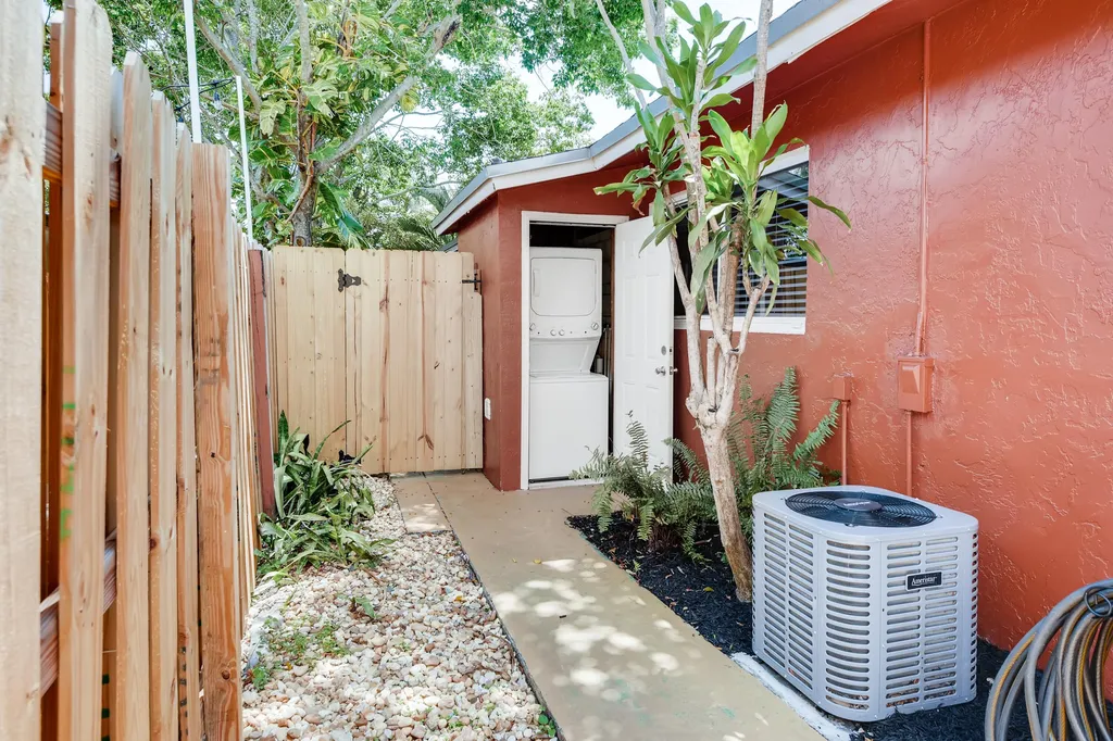 1720 NE 8th Avenue Fort Lauderdale FL 33305