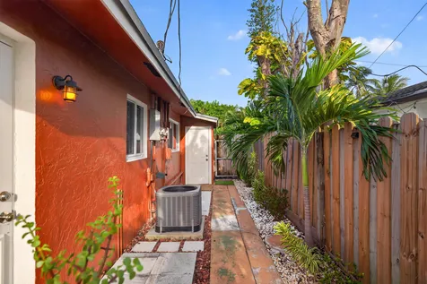 1720 NE 8th Avenue Fort Lauderdale FL 33305