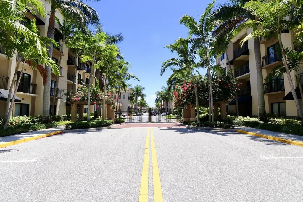 4905 Midtown Lane Palm Beach Gardens FL 33418