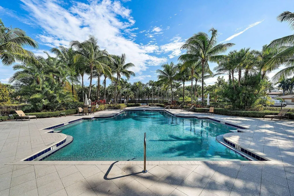 4905 Midtown Lane Palm Beach Gardens FL 33418