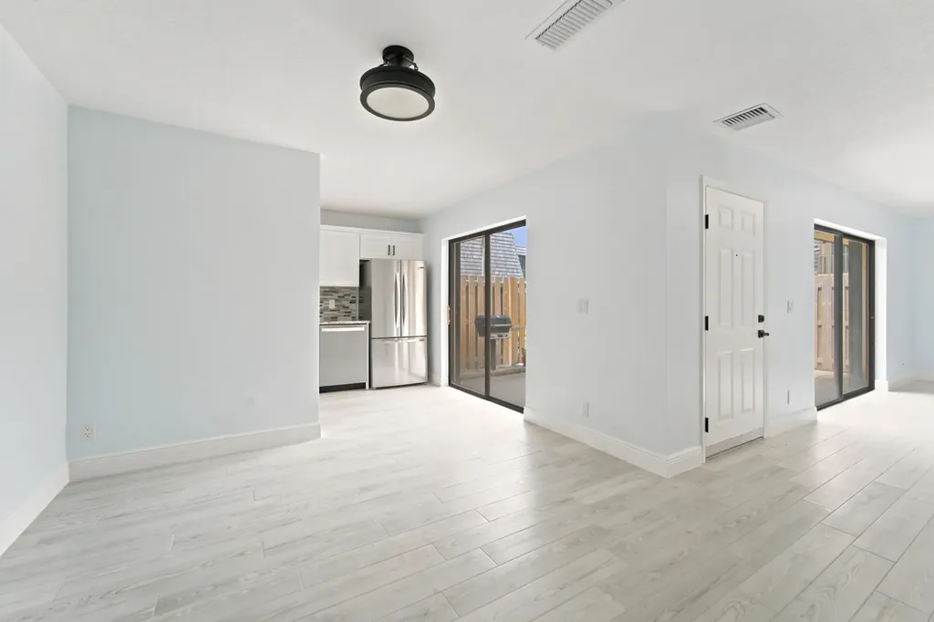 85 Lake Arbor Drive Palm Springs FL 33461