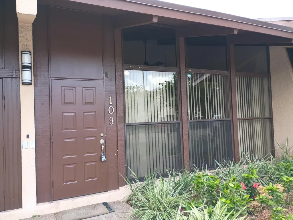 2421 N 40th Avenue Hollywood FL 33021