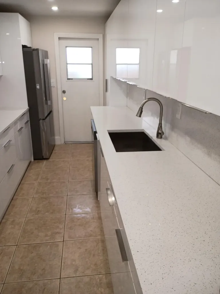 2421 N 40th Avenue Hollywood FL 33021