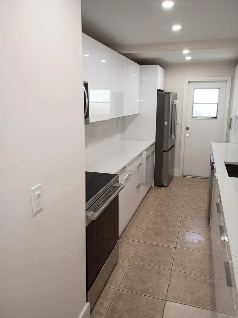 2421 N 40th Avenue Hollywood FL 33021