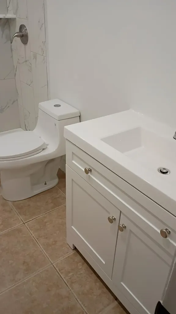 2421 N 40th Avenue Hollywood FL 33021