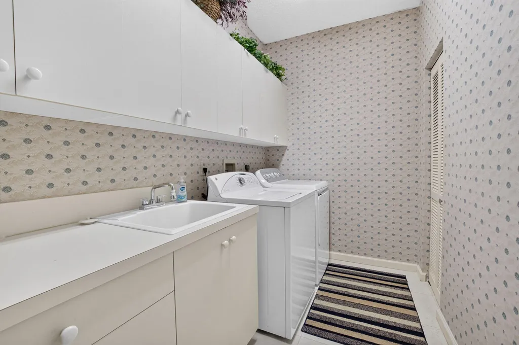 8064 Desmond Drive Boynton Beach FL 33472