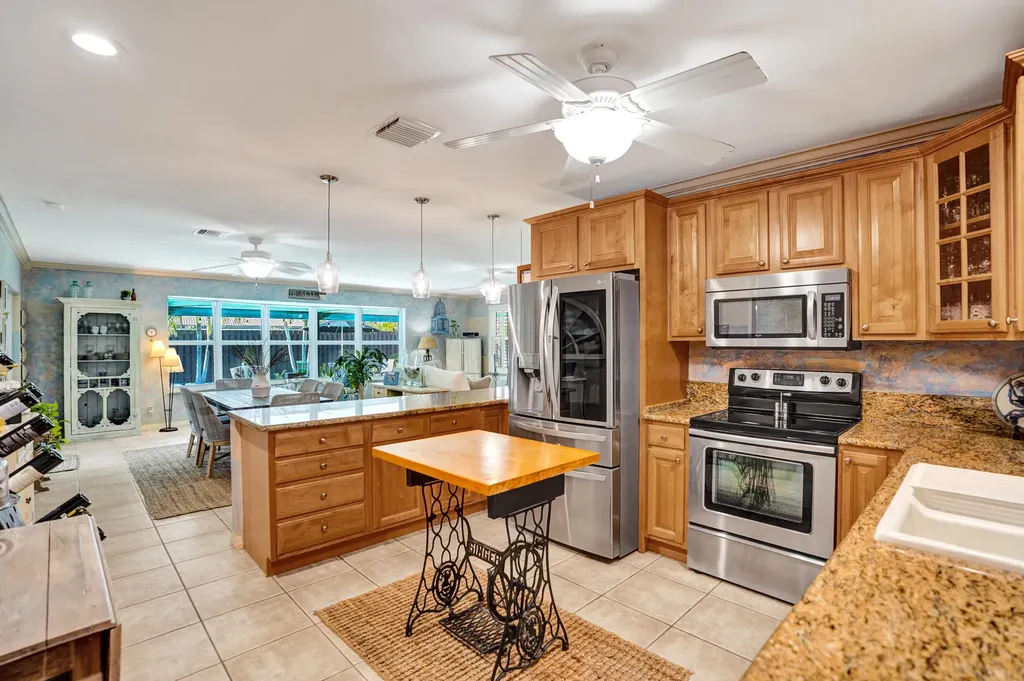 2117 NE 62nd Court Fort Lauderdale FL 33308