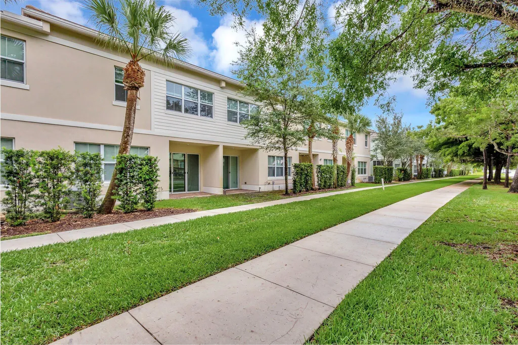 91 Palm Lane Royal Palm Beach FL 33411