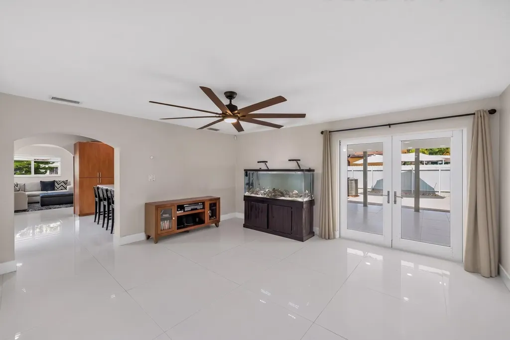 10363 SW 6th Street Sweetwater FL 33174