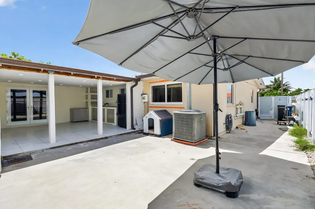 10363 SW 6th Street Sweetwater FL 33174