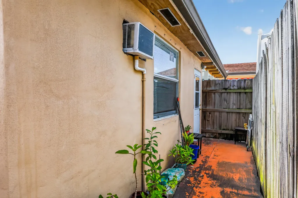 10363 SW 6th Street Sweetwater FL 33174