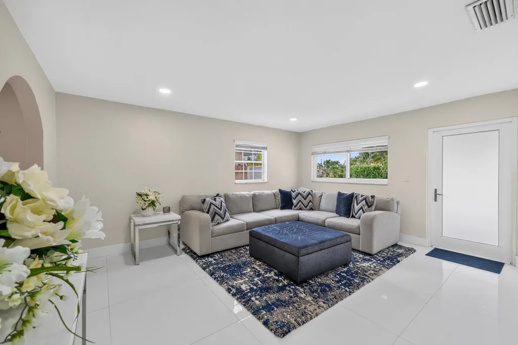 10363 SW 6th Street Sweetwater FL 33174