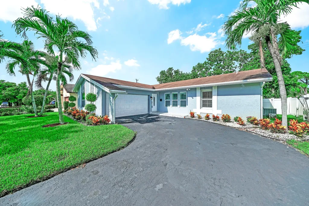 724 Avenue Chaumont Delray Beach FL 33445