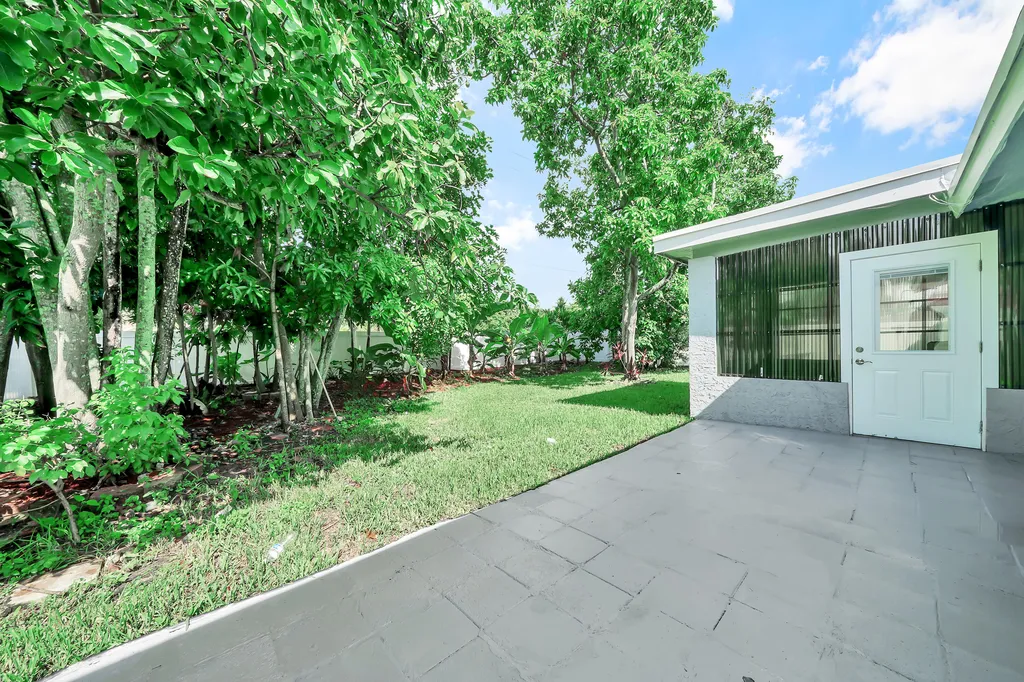 724 Avenue Chaumont Delray Beach FL 33445