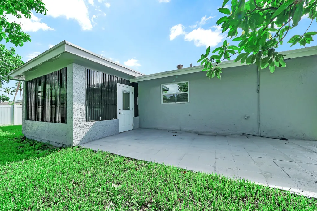 724 Avenue Chaumont Delray Beach FL 33445