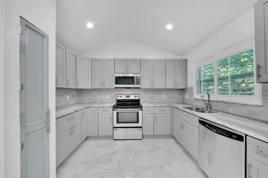 724 Avenue Chaumont Delray Beach FL 33445
