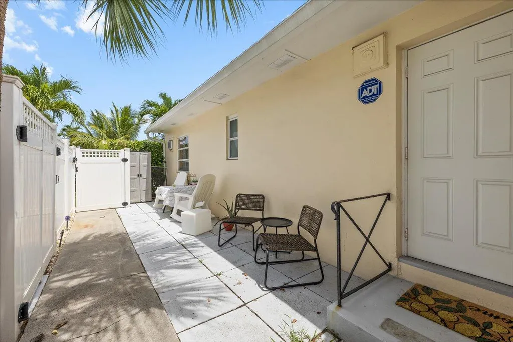 327 S Ocean Breeze Lake Worth Beach FL 33460